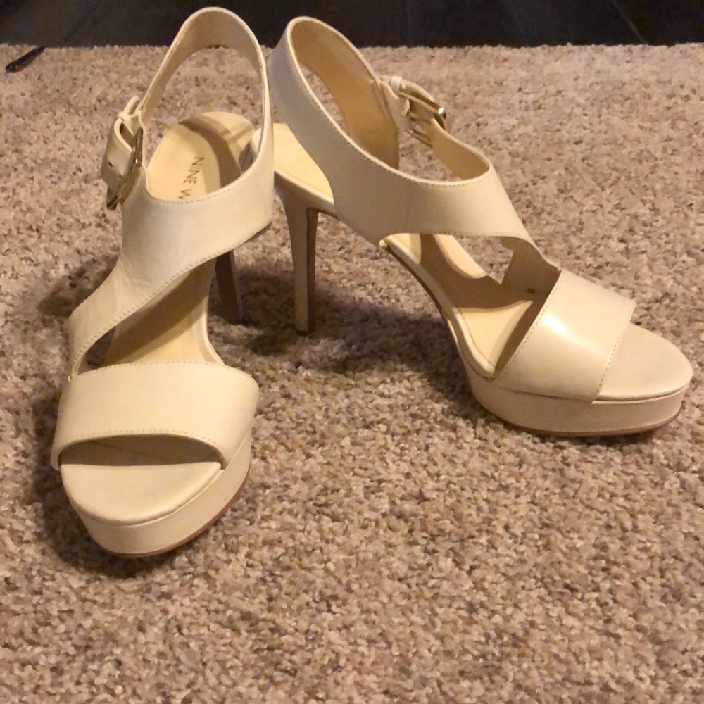 New Nine West cream heels